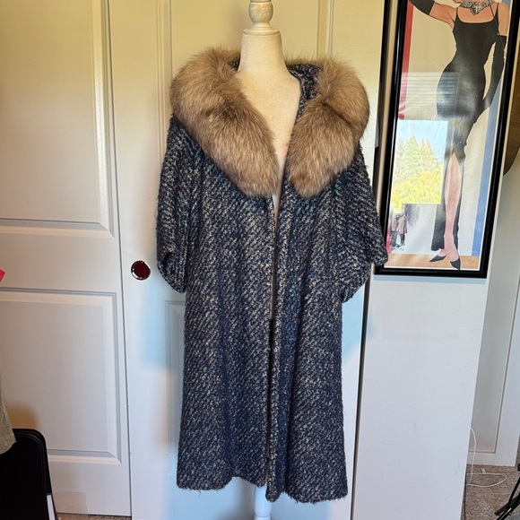 Vintage Blue Tweed Coat with Luxurious Tan Fur Collar - Picture 1 of 10